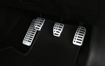 NissanSportsPedalSetincFootRestMTRHD