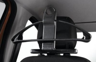DaciaDuster2HangerOnHeadrest
