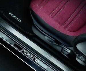 FiatPuntoEVO(5DR)KickPlates,EmbossedBlack