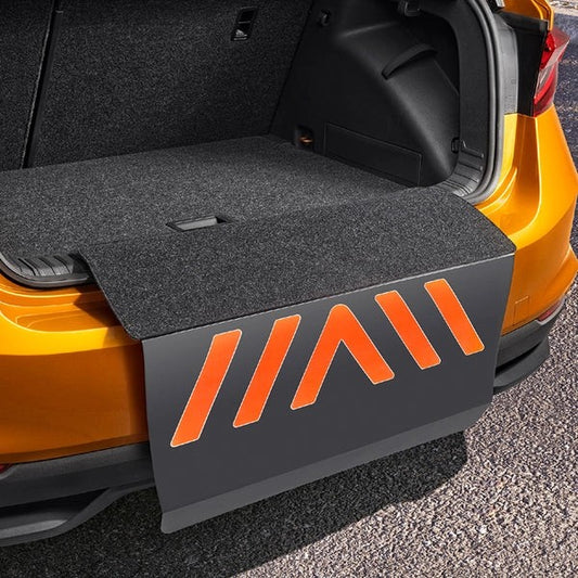 LoadingedgecoverItprotectstherearbumperwithwarningelements