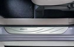 MitsubishiGrandisEntryGuardSet,Front