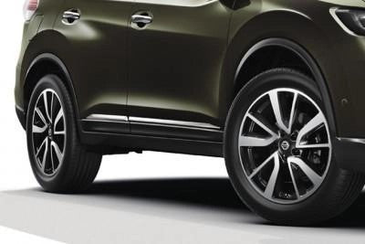 NissanX-Trail(T32)StripeDoorSills,IceChrome