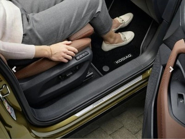 SkodaKodiaq2024onDecorativedoorsillstrips-silver,Front