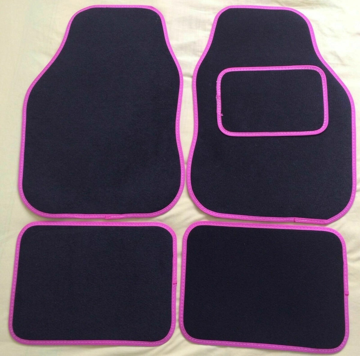 UNIVERSALCARFLOORMATSBLACKWITHPINKEDGING-4PIECESETSale