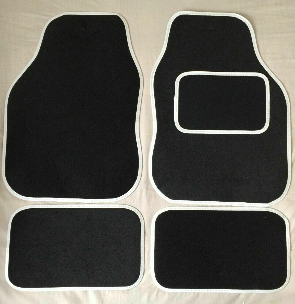 UNIVERSALCARFLOORMATSBLACKWITHWHITEEDGING-4PIECESETSale